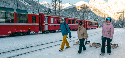 Schlitteln auf der bekannten 6 km langen Strecke von Preda nach Berguen.