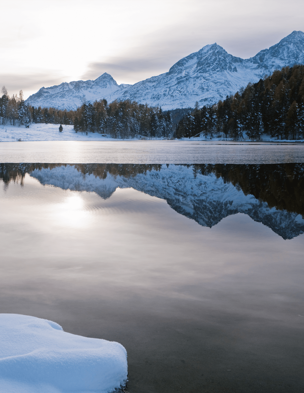 Reference: stw7661 Title: SWITZERLAND - WINTER Caption: Switzerland. get natural. Winter dusk at Lake Staz near St. Moritz in the Upper Engadin, Canton Graubuenden. Schweiz. ganz natuerlich. Winterabend am Stazersee (Lej da Staz) bei St. Moritz im Oberengadin, Graubuenden.  Suisse. tout naturellement. Crepuscule d'hiver sur le lac de Staz pres du St. Moritz en Haute-Engadine, les Grisons.  Copyright by: Switzerland Tourism By-Line: swiss-image.ch/Christof Sonderegger
